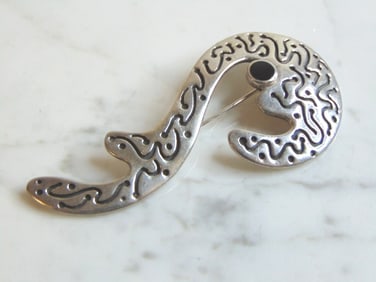 Women Vintage Sterling Silver Brooch W/ Modern Design