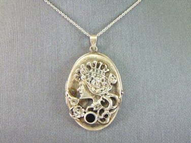 Womens Vintage Estate Sterling Silver Locket Necklace