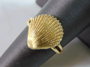 Womens Vintage Estate 14K Yellow Gold Seashell Ring