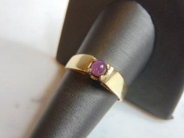 Womens Vintage Estate 14k Gold Ring w/ Pink Stone