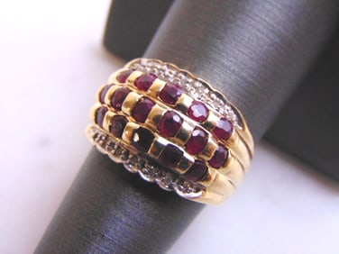 Womens Vintage 14K Gold Ring w/ Diamonds & Garnets