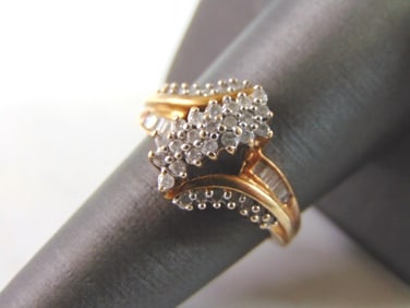 Womens Vintage Estate 10K Gold Diamond Ring