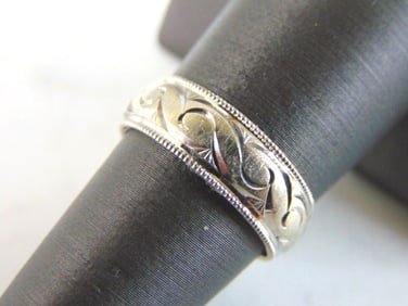 Womens Vintage Estate 10K White Gold Etched Band Wedding Ring