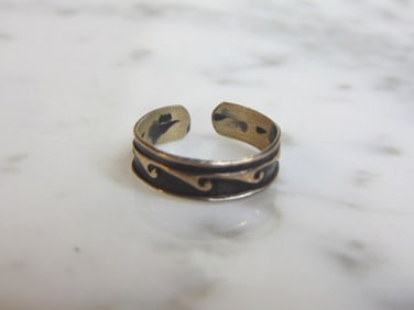 Womens Vintage Sterling Silver Tsunami Wave Toe Ring