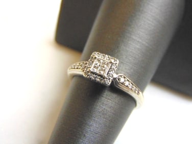 Women's Vintage Estate 10K White Gold Diamond Ring
