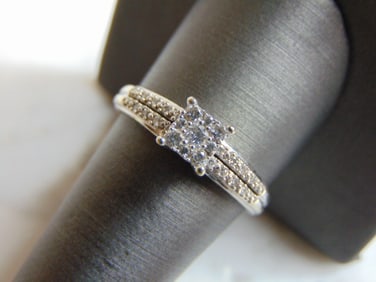Womens Vintage Estate 10K White Gold Diamond Ring