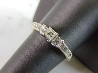 Womens Vintage Estate 10K White Gold Diamond Ring