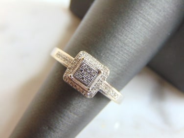 Womens Vintage Estate 10K White Gold Diamond Ring