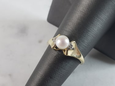 Womens Vintage Estate 10k Gold Pearl Diamond Ring