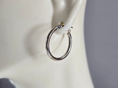 Pr of Womens Vintage Estate 14K White Gold Hoop Earrings