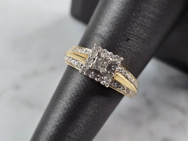 Womens Vintage Estate 10K Yellow Gold Diamond Ring