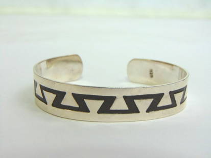 Estate Sterling Silver Cuff Bracelet: FOR SALE IS A LOVELY VINTAGE ESTATE STERLING SILVER CUFF BRACELET. THE BRACELET WEIGHS 25.6g AND MEASURES ABOUT 1/2" WIDE. THE CIRCUMFERENCE WITH THE GAP MEASURES 7 1/2". ANY QUESTIONS PLEASE DO NOT H