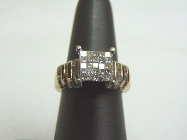 Vintage Estate 10K Yellow Gold & Diamond Cluster Ring