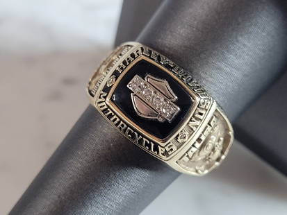 Womens Vintage Estate 10k Gold Harley Davidson Motorcycle Diamond Ring: A WOMENS VINTAGE ESTATE 10K GOLD OFFICIALY LICENSED HARLEY DAVIDSON MOTORCYCLE RING WITH DIAMONDS. THE TOTAL WEIGHT IS 10.8g, AND THERE ARE 6 TINY DIAOMNDS. THE RING FACE MEASURES 3/8" WIDE. THE SIZE