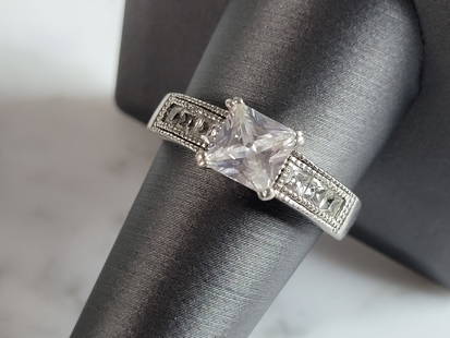 Womens Vintage Sterling Silver Ring w/ Cubic Zirconia: THIS IS A STERLING SILVER RING WITH CUBIC ZIRCONIA CRYSTALS. THE RING SIZE IS A 10.0, AND WEIGHS 4.1g. THE CENTER STONE MEASURES 1/4" BY 1/4". RING IS STAMPED .925 ON THE INSIDE OF THE BAND. ANY OTHER