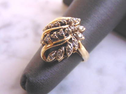 Womens Vintage 14K Yellow Gold Diamond Cluster Ring: FOR SALE IS THIS WONDERFUL WOMENS 14K YELLOW GOLD DIAMOND CLUSTER RING. THE RING WEIGHS 4.5g, AND IS A SIZE 4.25. THERE ARE ABOUT .18cts OF DIAMONDS IN THIS RING. ANY QUESTIONS PLEASE DO NOT HESITATE