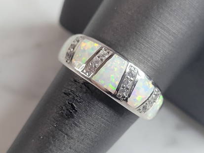 Womens Sterling Silver Modernist Opal Ring: A WOMENS STERLING SILVER MODERNIST OPAL RING. THE RING IS A SIZE 9.0 AND WEIGHS 5.4g. THE WIDTH OF THE RING IS 1/4". THE RING MAKES A BEAUTIFUL GIFT FOR THAT SOMEONE SPECIAL. ANY OTHER QUESTIONS, PLEA