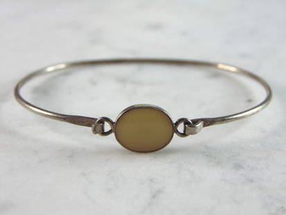 Womens Vintage Estate Sterling Silver Cuff Bracelet: FOR SALE IS A LOVELY VINTAGE ESTATE STERLING SILVER CUFF BRACELET, THAT WEIGHS 0.8g. THE BRACELET MEASURES 1/8" WIDE. THE OPENING MEASURES 6" IN CIRCUMFERENCE . ANY QUESTIONS PLEASE DO NOT HESITATE TO