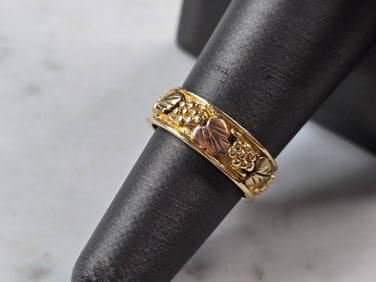 Womens Vintage Estate 14k Gold Black Hills Gold Wedding Band Ring