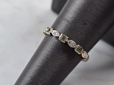 Womens Vintage Estate 14k White Gold Diamond Peridot Ring