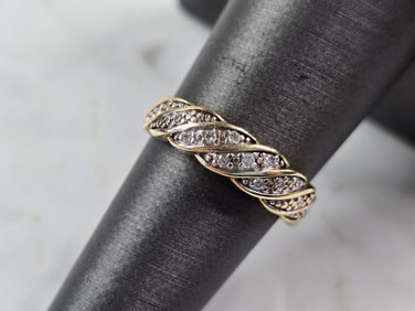 Womens Vintage Estate 10K Yellow Gold Diamond Keepsake Ring