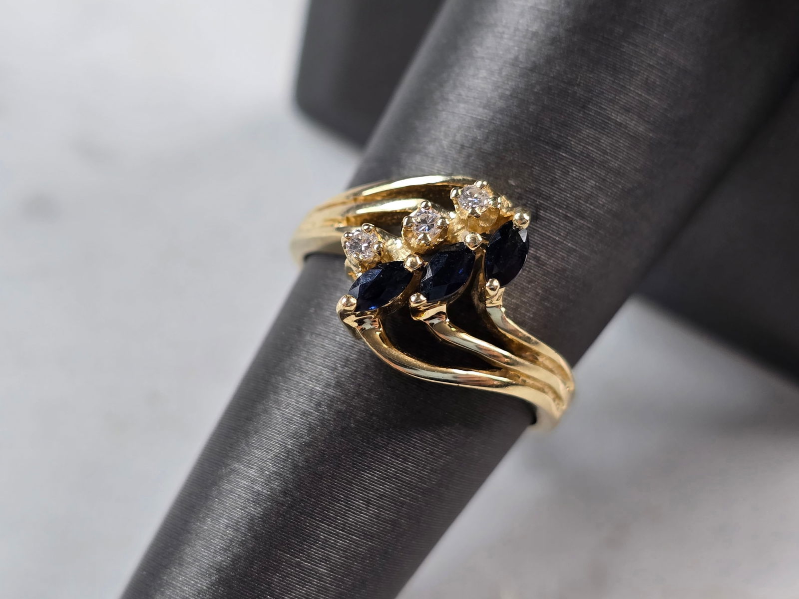 Womens Vintage Estate 14k Yellow Gold Diamond Sapphire Ring (1 of 6)