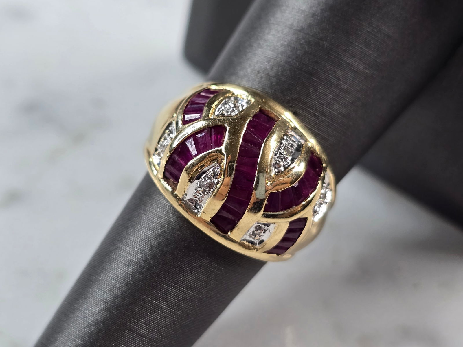 Womens Vintage Estate 14k Yellow Gold Ruby & Diamond Ring (1 of 6)