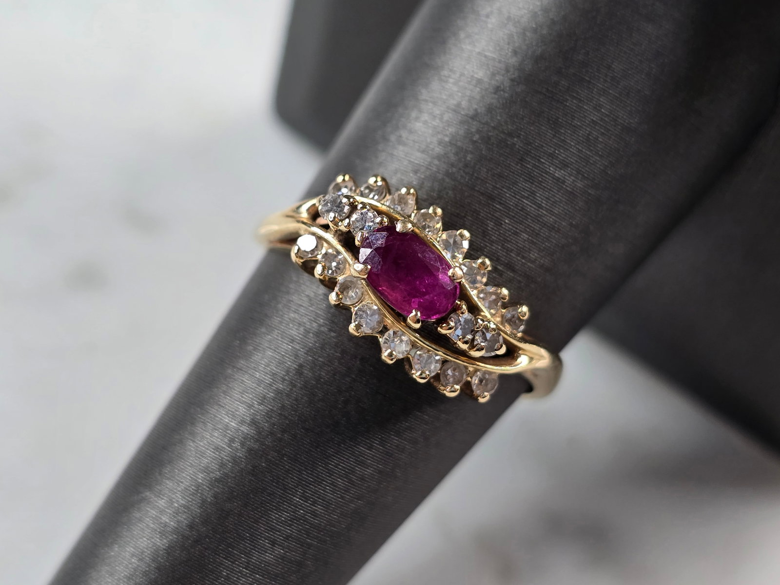 Womens Vintage Estate 14k Yellow Gold Ruby & Diamond Ring (1 of 6)