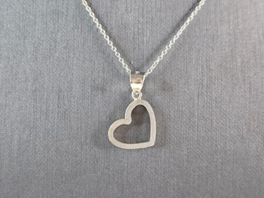 Womens Vintage Estate Sterling Silver Heart Pendant Necklace