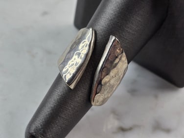 Womens Vintage Estate Sterling Silver Modernist Hammered Ring