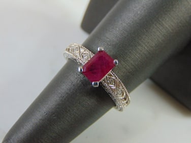 Womens Vintage 14k White Gold Garnet & Diamond Ring