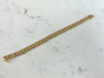 Womens Vintage Estate 14K Gold Bracelet: FOR SALE IS A LOVELY VINTAGE ESTATE 14K YELLOW & WHITE GOLD BRACELET, THAT WEIGHS 11.2g. THE BRACELET MEASURES 7" LONG BY 3/8" WIDE. MAKES A GREAT GIFT FOR THAT SPECIAL SOMEONE. IF ANY OTHER