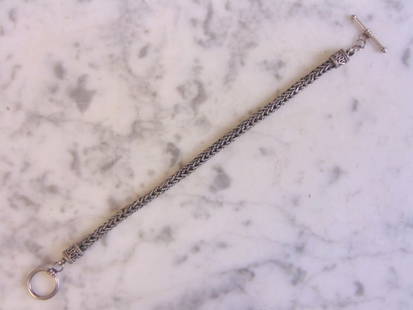Womens Vintage Estate Sterling Silver Bracelet: A WOMENS VINTAGE ESTATE STERLING SILVER BRACELET. BRACELET IS 7 1/2" LONG BY 1/4" WIDE, AND WEIGHS 13.7g. THIS WOULD MAKE A LOVELY GIFT FOR THAT SOMEONE SPECIAL. BE SURE TO CHECK OUT SOME OF MY OTHER