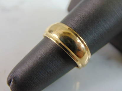Womens Vintage Estate 14k Yellow Gold Band Ring: A WOMENS VINTAGE 14K YELLOW GOLD BAND RING. RING IS MARKED ON THE INSIDE "14K". THE SIZE OF THE RING IS A 5.25, AND WEIGHS 4.8g, AND IS 1/4" WIDE. ANY OTHER QUESTIONS PLEASE DO NOT HESITATE TO ASK. BE
