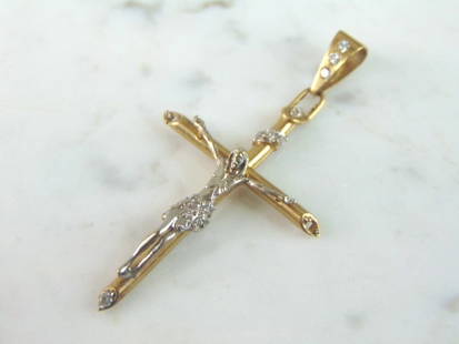 Vintage 10k Gold Religious Crucifix Cross Pendant: A VINTAGE 10K YELLOW & WHITE GOLD RELIGIOUS CROSS PENDANT . PENDANT WEIGHS 3.6g, AND MEASURES 2 1/4" LONG BY 1 1/4" WIDE. STONES ARE CZ, AND THERE ARE TWO MISSING. ONE ON EACH END BY JESUS HANDS. NOT