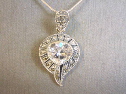 Womens Vintage Estate CZ Stone Pendant W/ Necklace: A BEAUTIFUL WOMEN'S VINTAGE ESTATE STERLING SILVER CZ STONE PENDANT WITH NECKLACE . THE PENDANT MEASURES 1 1/2" BY 3/4" , AND WEIGHS 9.6g. NECKLACE MEASURES 16". WOULD MAKE A GREAT GIFT FOR THAT SPECI