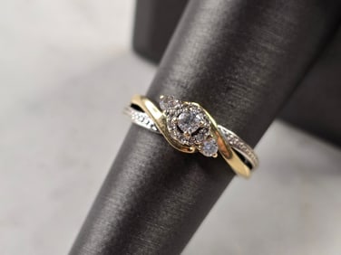 Womens Vintage Estate 10K Yellow & White Gold Diamond Ring