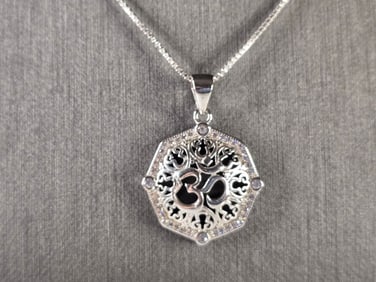 Womens Vintage Estate Sterling Silver Hindu Om Pendant W/ Necklace