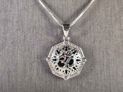 Womens Vintage Estate Sterling Silver Hindu Om Pendant W/ Necklace: A WOMEN'S VINTAGE ESTATE STERLING SILVER HINDU OM PENDANT WITH NECKLACE. THE PENDANT MEASURES 1 1/8" LONG BY 3/4" WIDE, NECKLACE MEASURES 18". TOTAL WEIGHT IS 5.6g. WOULD MAKE A GREAT GIFT FOR THAT