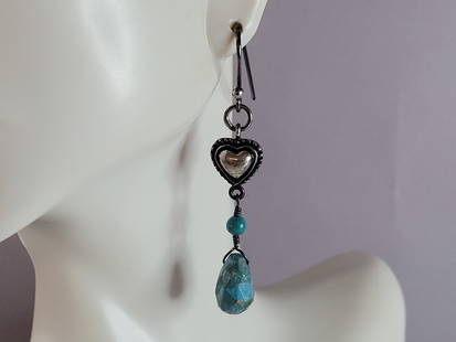 Womens Vintage Estate Sterling Silver Turquoise Heart Earrings: WOMENS VINTAGE ESTATE STERLING SILVER TURQUOISE HEART EARRINGS THAT WEIGHS 6.2g AND MEASURES 2 1/4" LONG BY 1/4" WIDE. ANY QUESTIONS, PLEASE DO NOT HESITATE TO ASK. BE SURE TO CHECK OUT SOME OF
