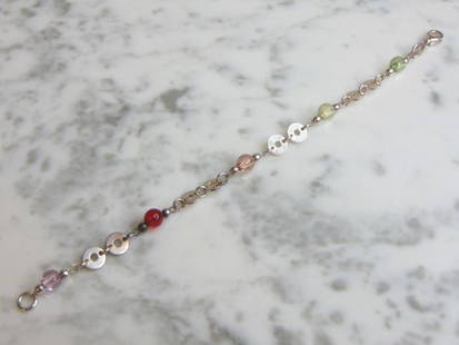 Womens Vintage Estate Sterling Silver Bracelet: FOR SALE IS A LOVELY VINTAGE ESTATE .925 STERLING SILVER BRACELET THAT MEASURES 7 1/8" LONG BY 1/4" WIDE AND WEIGHS 5.2g. THIS WOULD MAKE A LOVELY GIFT FOR THAT SOMEONE SPECIAL. ANY QUESTIONS,