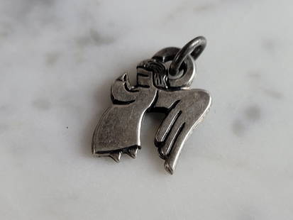 Womens Vintage Estate Sterling Silver James Avery Angel Charm: A LOVELY VINTAGE ESTATE STERLING ANGEL CHARM THAT WAS MADE BY JAMES AVERY. THE CHARM MEASURES 5/8" LONG BY 1/2" WIDE, AND WEIGHS 1.6g. WOULD MAKE A GREAT GIFT FOR THAT SOMEONE SPECIAL. ANY