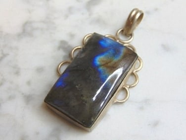 Womens Sterling Silver Labradorite Stone Pendant