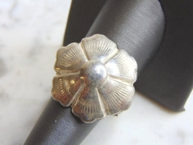 Womens Vintage Estate Sterling Silver Flower Ring