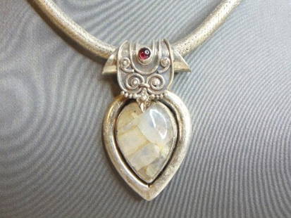 Womens Sterling Silver Quartz Stone Pendant W/ Necklace: FOR SALE IS THIS WOMENS VINTAGE ESTATE .925 STERLING SILVER QUARTZ STONE PENDANT WITH NECKLACE. NOT SURE IF STONE IS REAL OR MAN MADE. TOGETHER NECKLACE AND PENDANT WEIGHS 106.7g AND PENDANT MEASURES