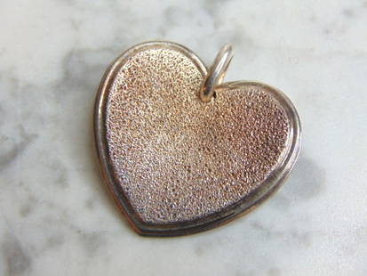 Womens Vintage Estate Sterling Silver Heart Pendant: FOR SALE IS THIS WOMENS VINTAGE ESTATE .925 STERLING SILVER HEART PENDANT . PENDANT WEIGHS 14.7g AND PENDANT MEASURES 1 3/8" LONG BY 1 3/8" WIDE. MAKES A GREAT GIFT FOR THAT SOMEONE SPECIAL. IF