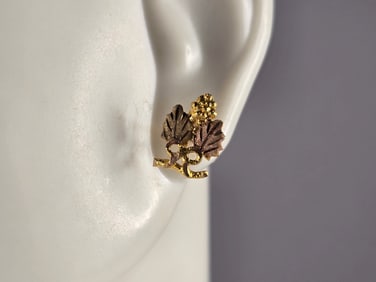 Womens Vintage Estate 10K Gold Grape Leaf Stud Earrings
