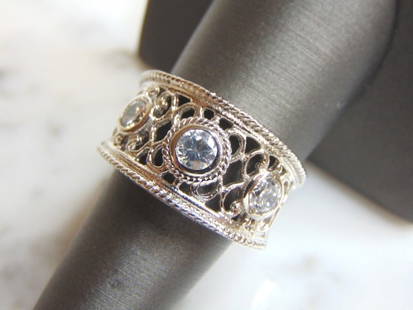 Womens Vintage Estate Sterling Silver CZ Stones Ring: FOR SALE IS THIS WONDERFUL WOMENS VINTAGE ESTATE STERLING SILVER CZ STONE HEART RING. NOT SURE IF STONES ARE REAL OR MAN MADE. THE RING WEIGHS 5.6g, AND IS A SIZE 7.75. ANY QUESTIONS PLEASE DO NOT