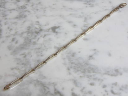 Womens Vintage Estate Sterling Silver Link Bracelet: FOR SALE IS A LOVELY VINTAGE ESTATE .925 STERLING SILVER LINK BRACELET THAT MEASURES 7 7/8" LONG BY 1/8" WIDE AND WEIGHS 8.9g. THIS WOULD MAKE A LOVELY GIFT FOR THAT SOMEONE SPECIAL. ANY QUESTIONS, PL