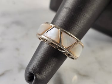 Womens Vintage Estate Sterling Silver Mother of Pearl Ring